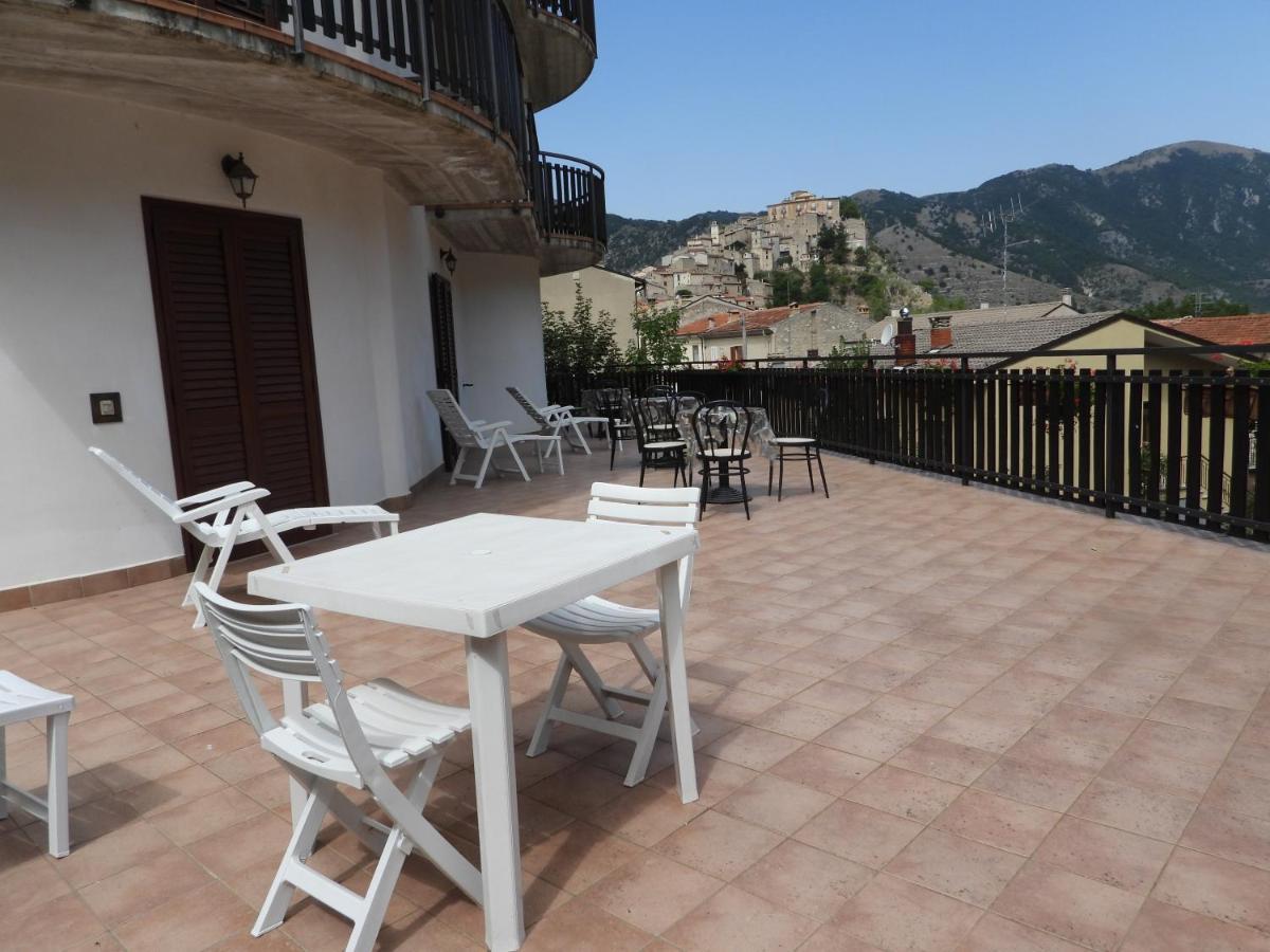 B&B La Tana Dell'Orso Villalago Luaran gambar