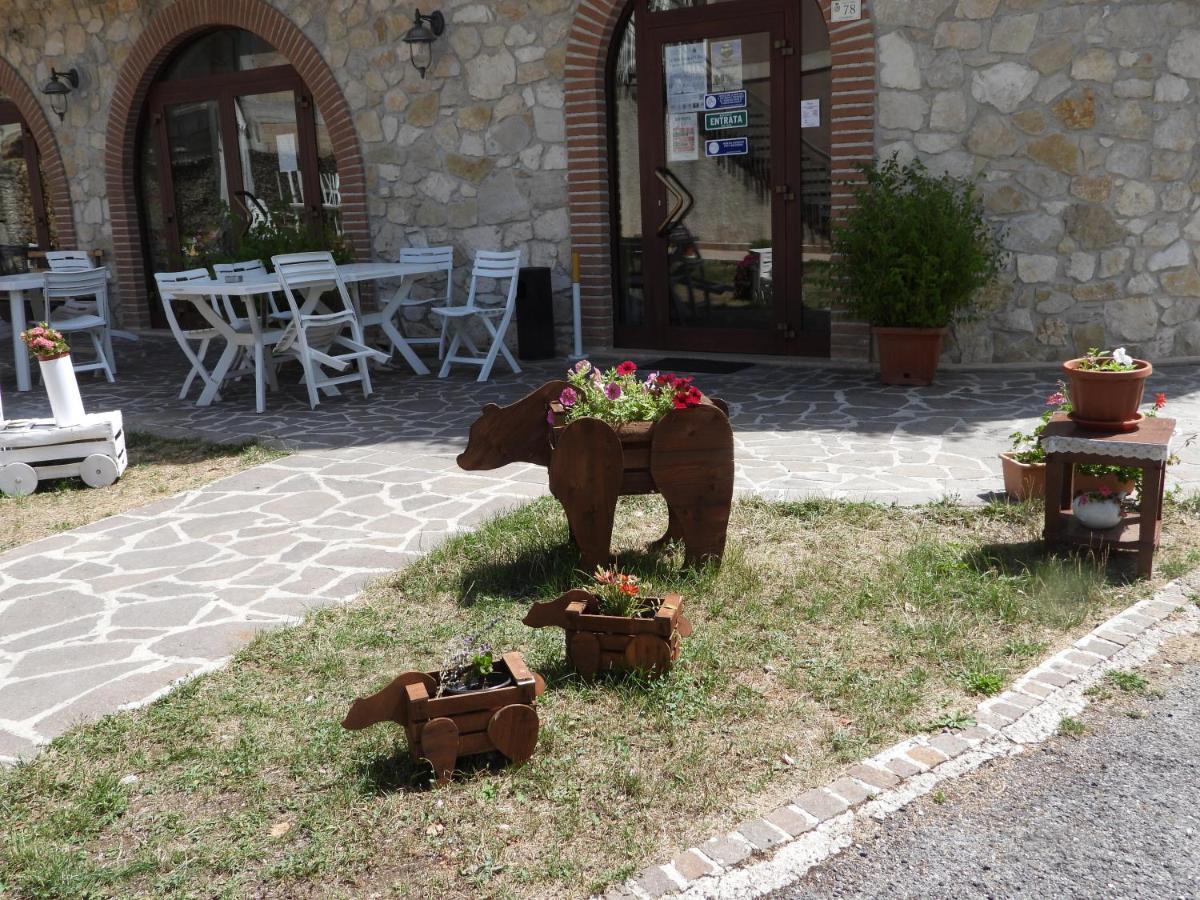 B&B La Tana Dell'Orso Villalago Luaran gambar