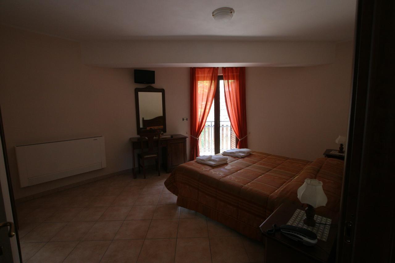 B&B La Tana Dell'Orso Villalago Luaran gambar